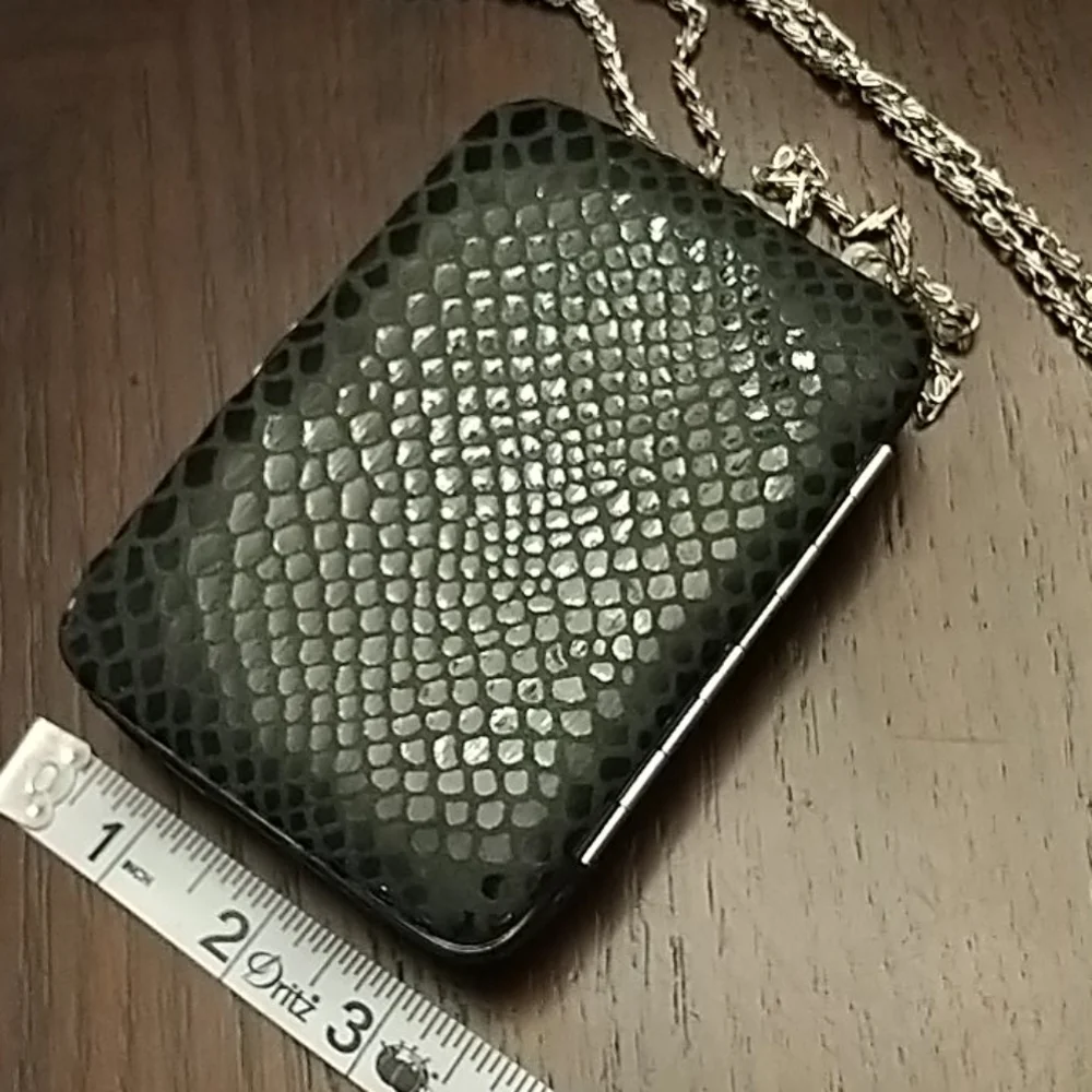Small Wallet/Wristlet w Silver Chain to Crossbody